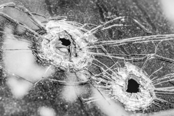 COSA SUCCEDE QUANDO IL PROIETTILE COLPISCE UN VETRO - benedetta balistica